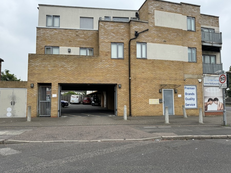 Images for Hainault Road, Romford EAID: BID:cwc